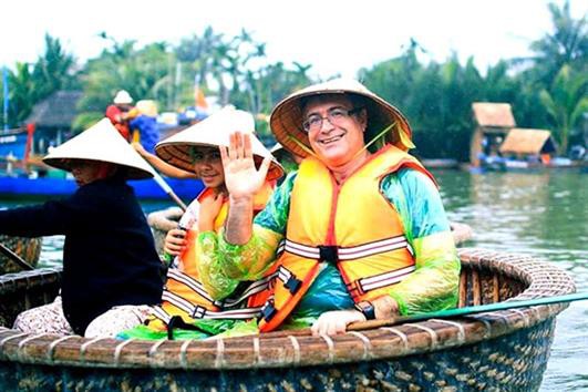 Nuôi thủy sản phục vụ du lịch sinh thái