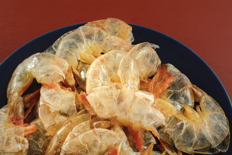 Sản xuất bao bì từ vỏ tôm: Giải pháp thay thế nhựa dùng một lần từ phế phẩm thủy sản.