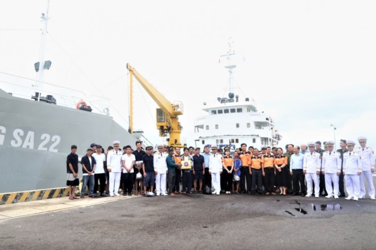 52 ngư dân bị cháy tàu cá ở biển Trường Sa được cứu, đưa về đất liền