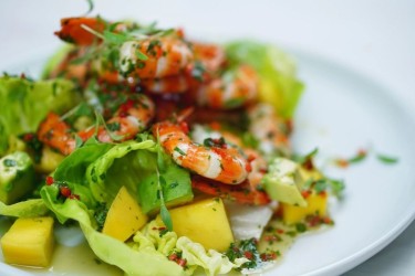Cách làm salad tôm bơ với xoài tươi thanh mát ngày hè