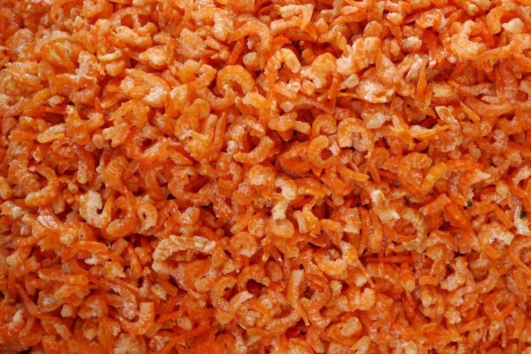 Vì sao người Việt chuộng tôm khô ngày Tết?